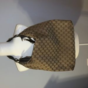 FASHION FIND! XL Gucci Hobo Bag!!!